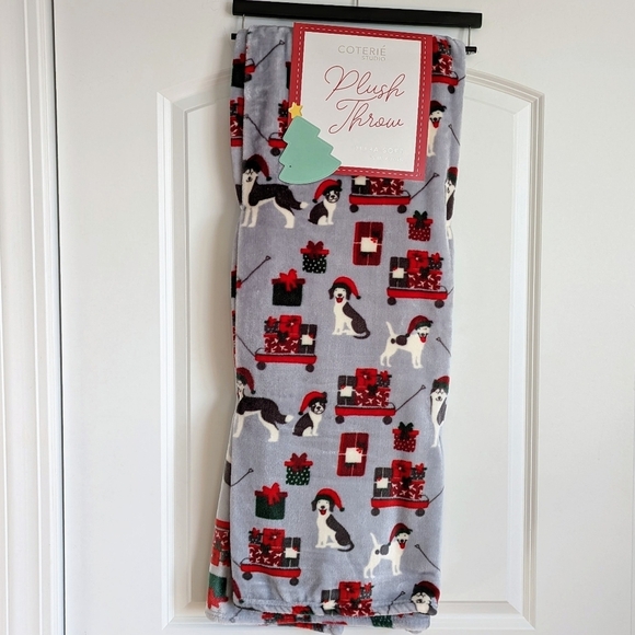 Coteríe Stidio Other - Boston Terrier Christmas Black White Dog Breed Plush Throw 50"x 70" Silver NWT